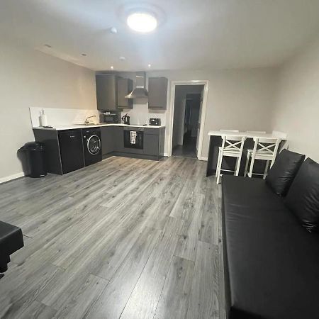 Hosted By Ryan - 2 Bedroom Apartment Liverpool Buitenkant foto